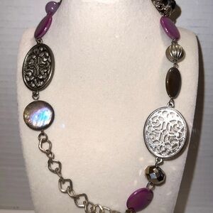 ♦️ 
Elegant Silver and Purple Necklace 11’‎